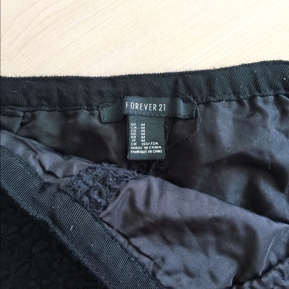 ✨Embroidered short shorts by Forever 21 - Size M✨ - Picture 2 of 5